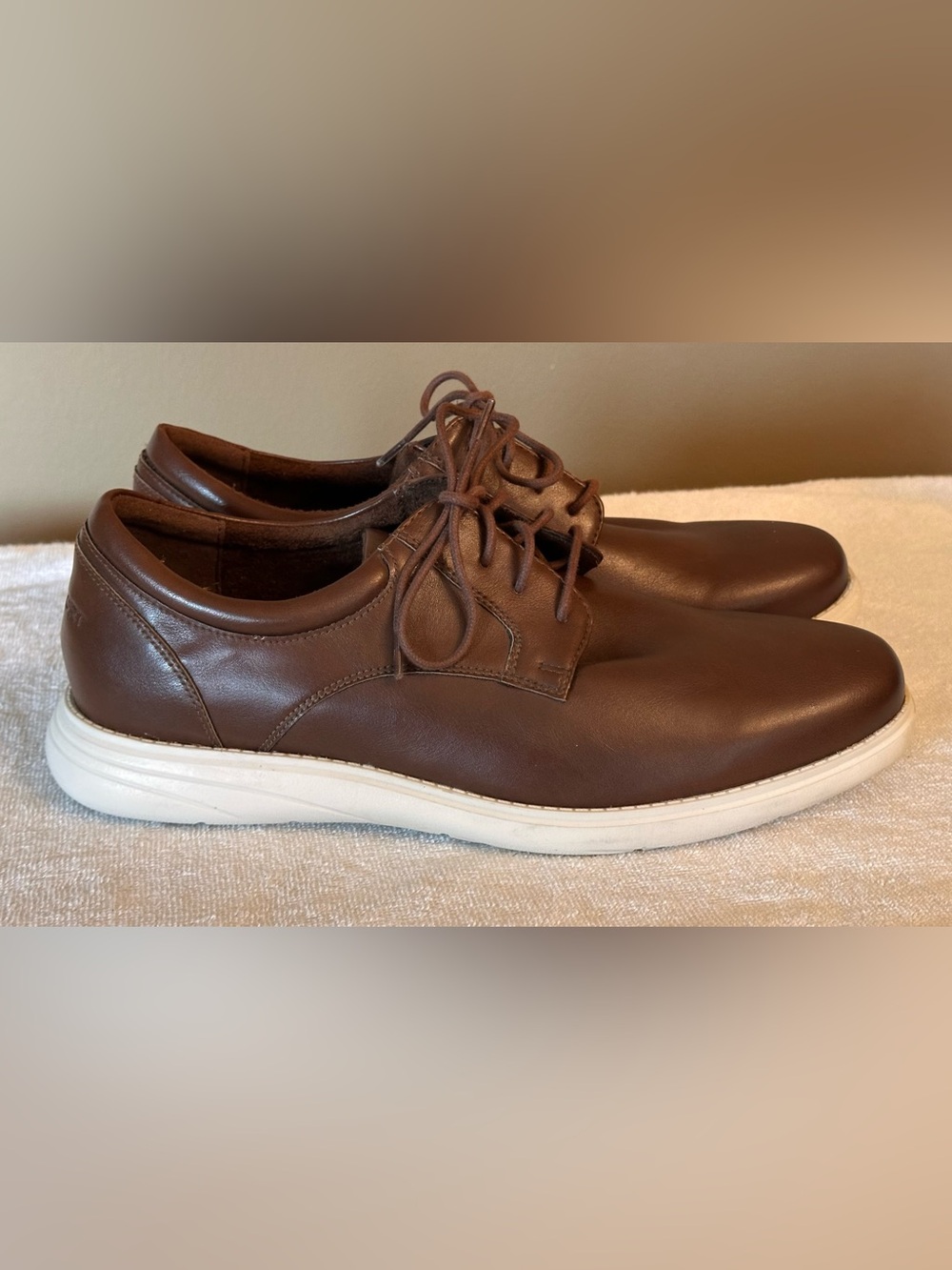 Rockport Brown Casual Oxford Shoes White Sole Men’s Size 8.5M